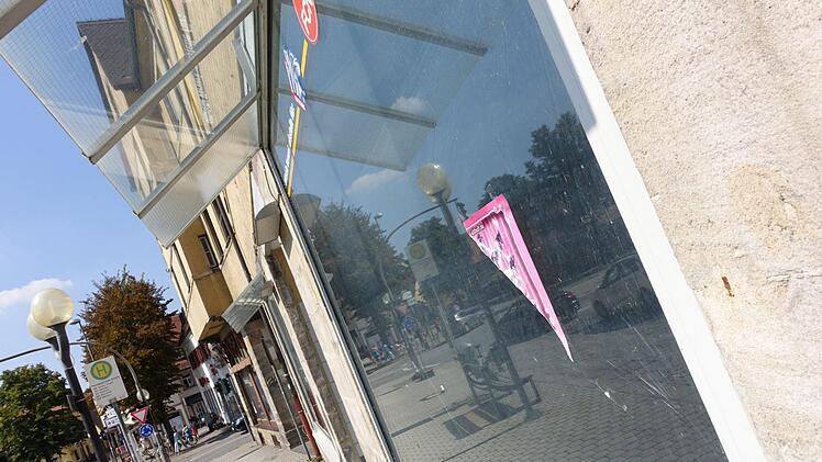 In einem Punkt sind sich die Stadtratsfraktionen einig: Der künftige Citymanager soll den Leerstand (wie hier an der Ecke Klosterstraße/Paradeplatz) in den Griff kriegen.  Foto: Ekkehard Roepert