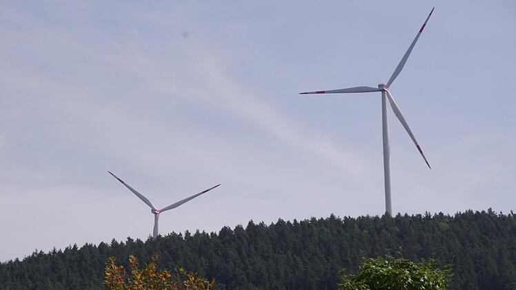 Fünf Windräder stehen auf dem Rainberg bei Hain. Foto: Marco Meißner