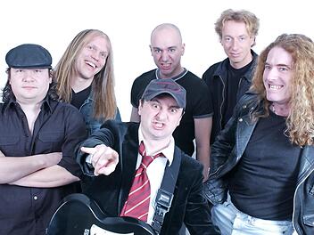 Die "AC/DC"-Coverband "AB/CD" tritt morgen in der Altenkunstadter Kleinkunstkneipe "Nepomuk" auf. Foto: privat