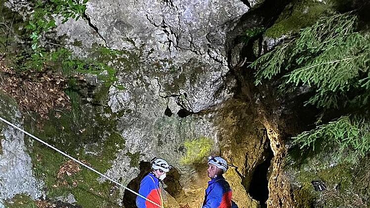 Bergwacht Frankenjura: Höhlenrettung in der Fränkischen Schweiz