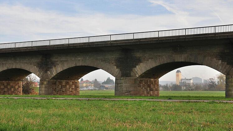 Die Flutbrücke in Haßfurt soll saniert, aber in ihrer architektonischen Gestalt erhalten bleiben. Foto: Ulrike Langer