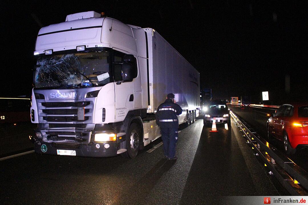 Unfall legt Verkehr auf A9 bei Bayreuth lahm - Sieben Fahrzeuge an Verkehrsunfall im Baustellenbereich beteiligt – glücklicherweise nur ein Leichtverletzter
