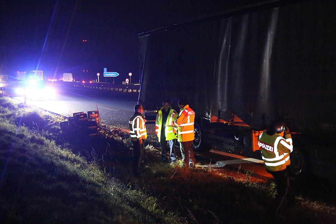 Oberfranken: Bierlaster verliert Ladung auf B173
