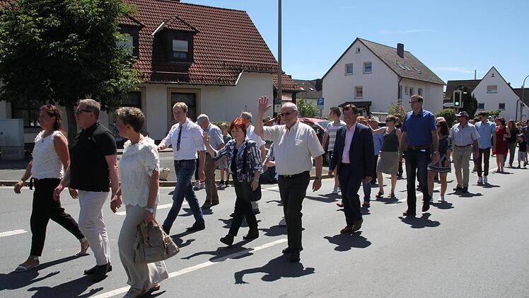 Auch die Ehrengäste marschierten mit. Foto: Stephan Stöckel