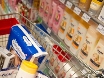 Eine 33-J&auml;hrige schlug am Donnerstagabend in einem Bamberger Drogeriemarkt wild um sich, nachdem sie beim Stehlen ertappt worden war. Foto: Christoph Schmidt/dpa