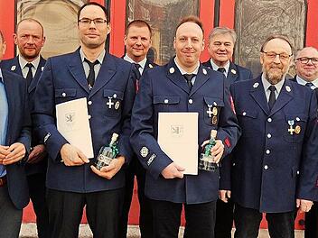 Für 25 Jahre Feuerwehrdienst wurden Matthias Faßold und Andreas Lauterbach mit dem staatlichen Ehrenzeichen in Silber ausgezeichnet. Unser Bild zeigt (von links) Bürgermeister Alexander Wunderlich, Kommandant Reiner Hahn, Andreas Lauterbach, Kreis...
