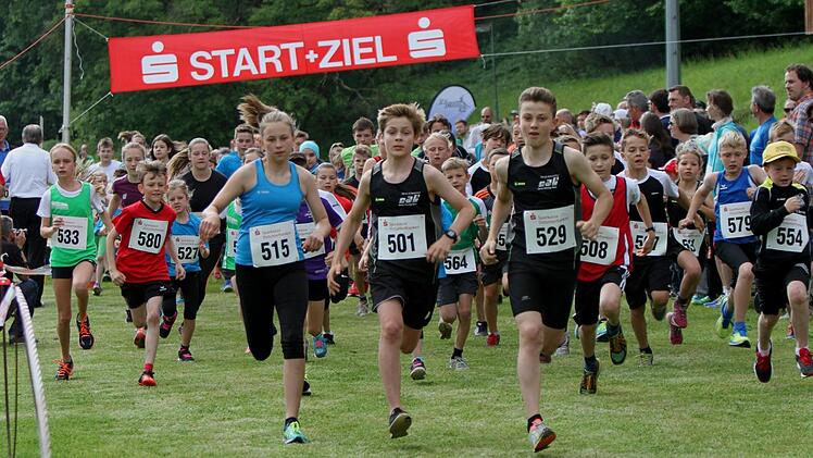 Mit Elan starteten die Schüler auf ihre Zwei-Kilometer-Strecke