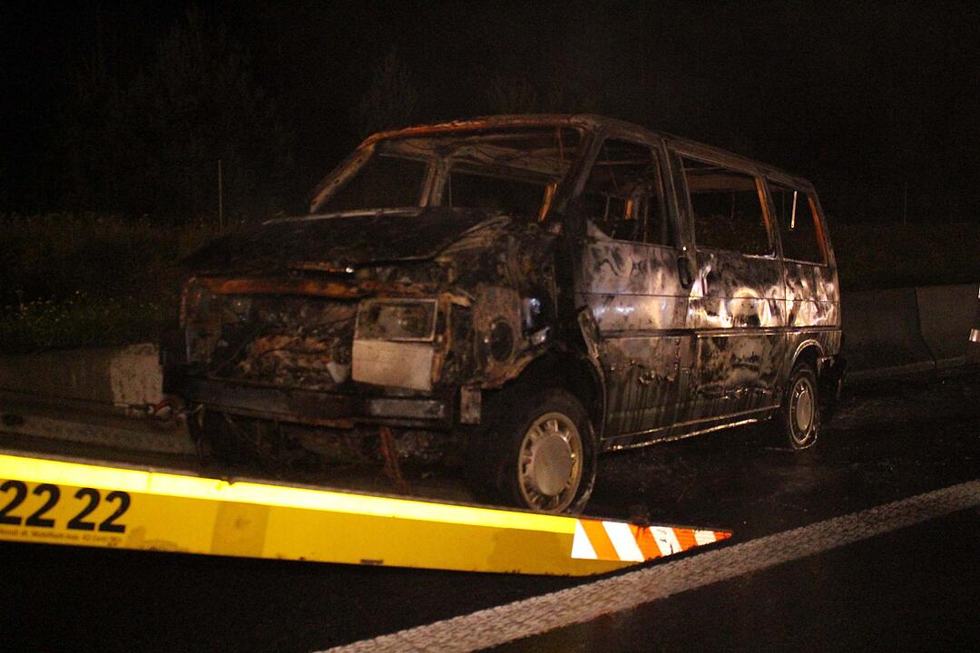 Bayreuth: Auto brennt auf der A9 völlig aus
