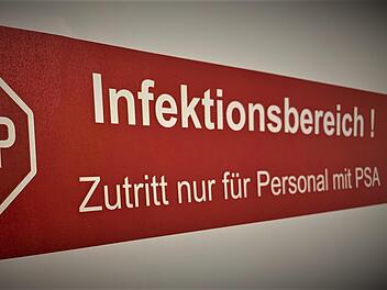 Die Frankenwaldklinik nimmt nur noch Notfälle auf. Das hat das Landratsamt am Dienstagnachmittag angeordnet. Foto:  Stefanie Noe, Helios-Kliniken