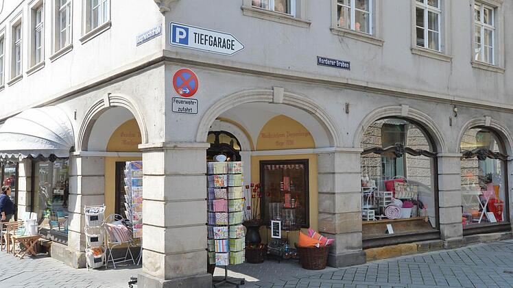 Das Poppenberger-Haus prägt das Stadtbild der Hauptwachstraße am Beginn der Fußgängerzone. Foto: Ronald Rinklef
