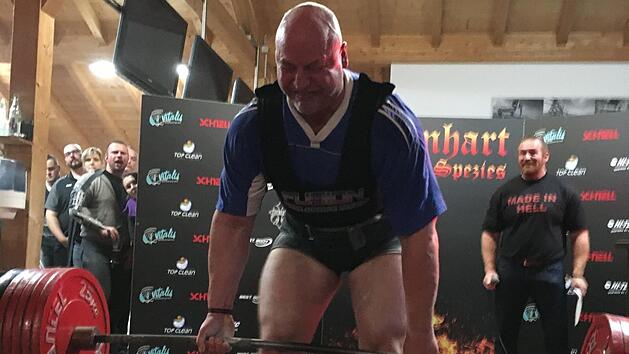 Kraftsport ist auch Kopfsache: Dirk Lauber hat nicht nur im Kraftraum, sondern auch mental viel gearbeitet. "Kopf und Muskulatur müssen maximal aufeinander abgestimmt sein", sagt der Weltrekordler.  Foto: privat