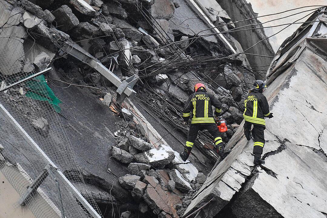 Autobahnbrücke in Genua eingestürzt