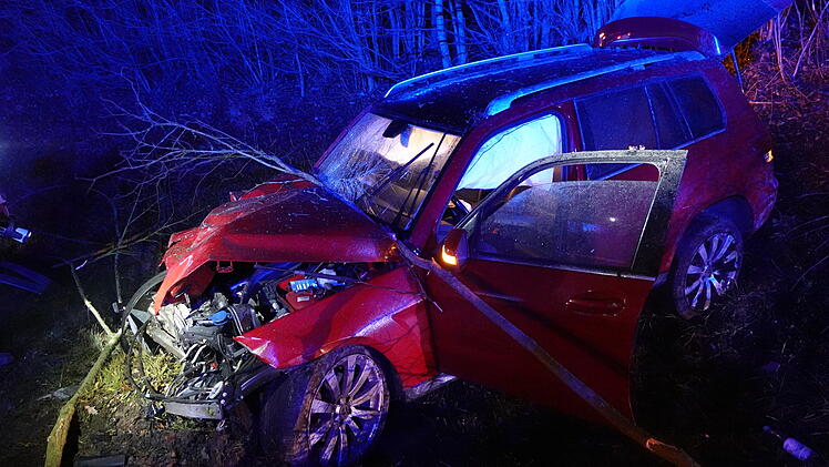 Kollision auf A70: Zwei Verletzte nach Auffahrunfall