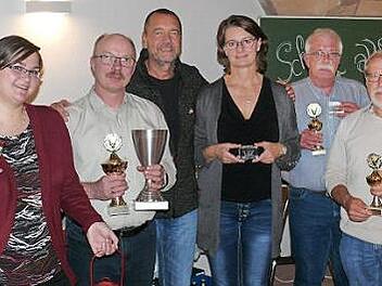 Die erfolgreichen Sportler der Kegelfreunde Melkendorf (von links): Lisa Wunder, Torsten Jaeger, Vorsitzender Bernd Hoffmann, Monika Hoffmann, Helmut Jonak und Adam Jonak Foto: Bernd Wunder