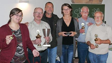 Die erfolgreichen Sportler der Kegelfreunde Melkendorf (von links): Lisa Wunder, Torsten Jaeger, Vorsitzender Bernd Hoffmann, Monika Hoffmann, Helmut Jonak und Adam Jonak Foto: Bernd Wunder