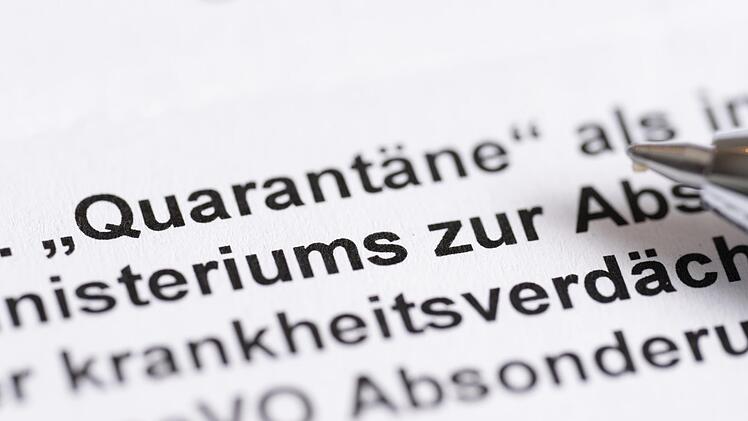 2515 Menschen im Landkreis befinden sich derzeit in Quarant&auml;ne. Foto:  Bernd Wei&szlig;brod/dpa