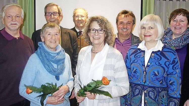 Die Geehrten des BLLV (von links): Heiner Beyer, Malu Glaser, Gerhard Opel, Ludwig Weilbacher, Thea Pelzl, Theo Schramm mit Gisela Jahreiß und Diana Wende. Foto: S. Sesselmann