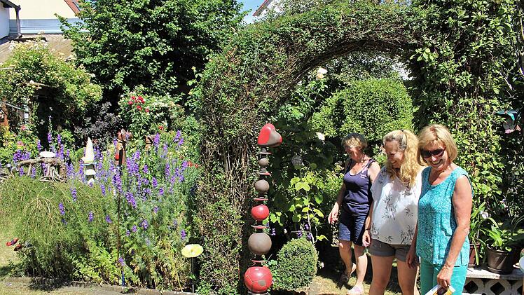 Ein Garten im Garten - eine grüne Insel sozusagen - wuchs mit der Zeit.   Foto: Evi Seeger