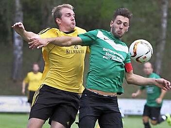 Neunkirchen (re. Manuel Menges) und Ermreuth (hier Andreas Friedrich) werden in die Favoritenrolle der Kreisliga 2 gedrängt.  Foto: Uwe Kellner