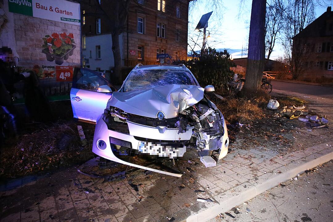 Auto überschlägt sich: Verletzter bei Unfall in Bayreuth