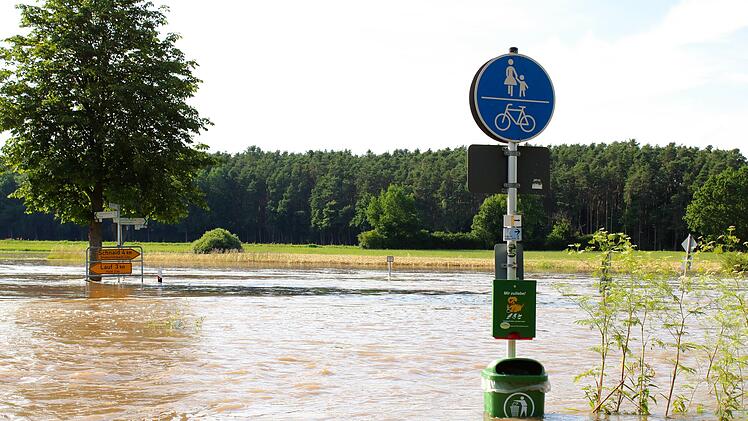 Hallerndorf überschwemmt: Hochwasser führt zu Stromausfall