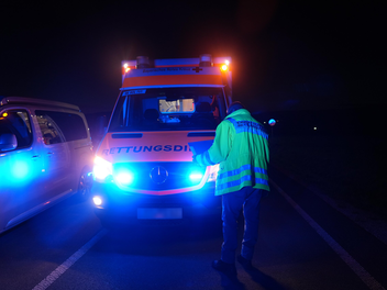 Mann in Heilsbronn von Auto erfasst