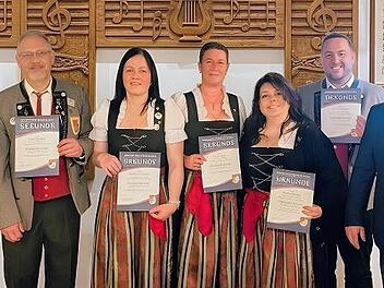 Auf dem Bild sind Christoph Gl&uuml;ck, Marco Genzler,Tanja Brandenstein, Tanja Otter,Melanie Genzler, Johannes Gl&uuml;ck, Dominik Sitter und Christian Martin.