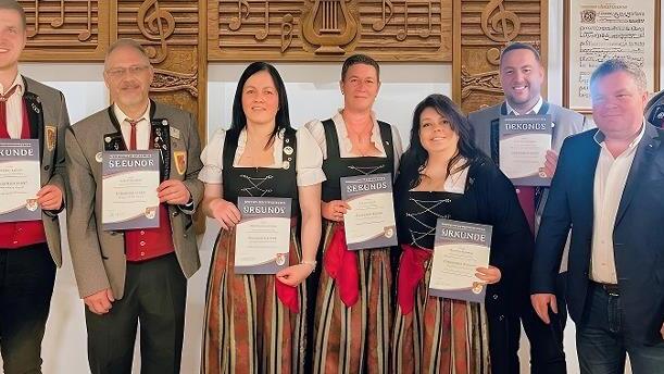 Auf dem Bild sind Christoph Gl&uuml;ck, Marco Genzler,Tanja Brandenstein, Tanja Otter,Melanie Genzler, Johannes Gl&uuml;ck, Dominik Sitter und Christian Martin.