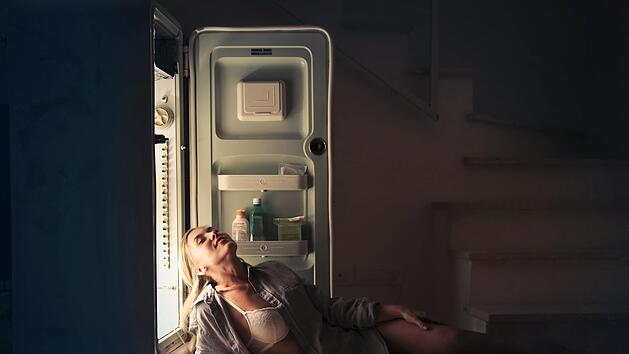 Stromsparen kann einfacher sein als man denkt. Nicht nur der Geldbeutel und das Klima, sondern auch Lebensmittel k&ouml;nnen von etwas h&ouml;heren Temperaturen im K&uuml;hlschrank profitieren.