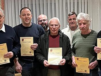 vordere Reihe: Georg Wedler, G&uuml;nter Hanff, Stefan Dacho, Arno Wachenbr&ouml;nner, Konrad Wie&szlig;ner, Josef B&uuml;ttner, J&uuml;rgen Bauer, Stellv. Vorsitzender und hintere Reihe: Christian Renninger, Dirk Weber VdRBw.