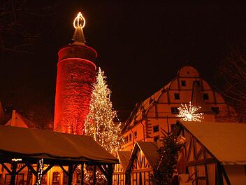 Wird der nächste Weihnachtsmarkt in Kitzingen auch wieder so romantisch leuchten? Foto: Diana Fuchs