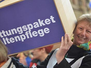 Rund 1500 Altenpfleger machten auf die Probleme ihres Berufes aufmerksam. Foto: Nikolas Pelke