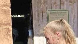 Jobentdeckerin Linda packte bei der Firma Merz mit an.