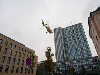 Rettungshubschrauber landet vor Rathaus Rettungshubschrauber landet vor Rathaus