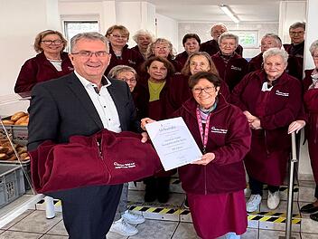Kurt Krömer beschert Tafel-Mitarbeiter: Dank für "unermüdliches Engagement"