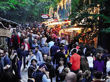 So kennt man das Annafest: Gut besucht und in Partylaune. Foto: Archiv