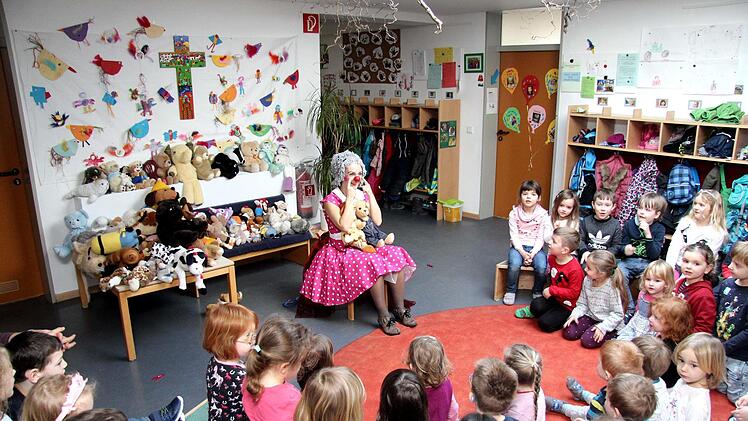Klinik-Clown Rosa war zu Besuch in Weisendorf   Foto: Richard Sänger