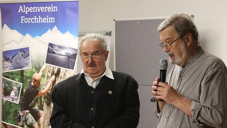 Seit 60 Jahren ist Konrad Eisgrub (l.) Mitglied beim DAV.