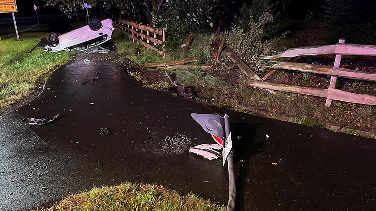 Auto überschlägt sich in Nordhalben