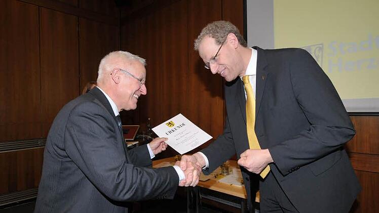 Dieter Lohmaier (l.) war einer von 15 verdienten Ehrenamtlichen, die German Hacker auszeichnete. Fotos: Roland Meister