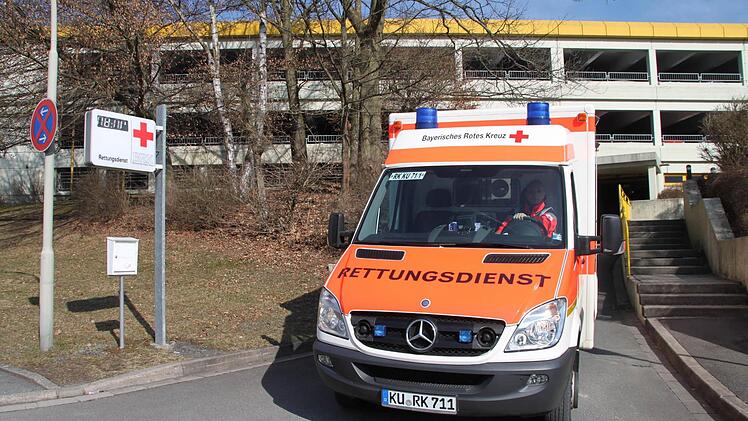 Abfahrt von der BRK-Rettungswache am Krankenhausberg. Foto: Stephan Tiroch