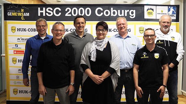 Einstimmig gewählt und ohne Gegenkandidaten wurde die Vorstandsriege des HSC 2000 bei der Hauptversammlung Anfang der Woche. Von links: Andreas Müller, Marten Beck, Stefan Apfel, Iris Bilek, Holger Neumann, Kevin von Heyking und Ralf Baucke. Foto: Christoph Winter