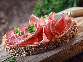 Salamibrot, Wurst essen, Wurst