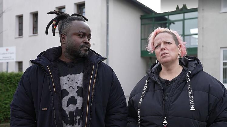 Na so was: Attu (links) mag sogar das Wetter in Deutschland!