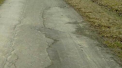 Die Sanierung der Straße nach Feldbuch wird heuer in Angriff genommen. Foto: Archiv/Erwin Weber