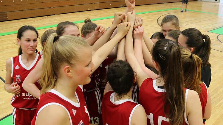 Die U15-Basketballerinnen der DJK Don Bosco Bamberg, ein verschworener Haufen, der bereit ist f&uuml;r das finale Turnier um die deutsche Meisterschaft Foto: privat
