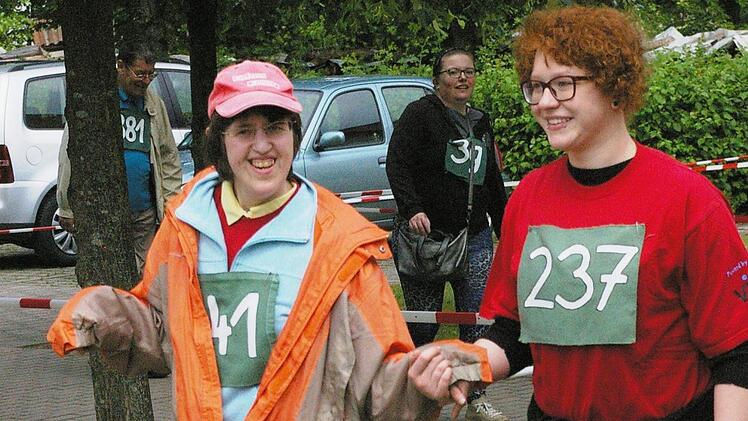 14. "Lauf um die Wefa-Seßlach", Anja Krumholz (links) und Alina Vorndran, beide Wefa Wildenheid Foto: Ulrich Zetzmann
