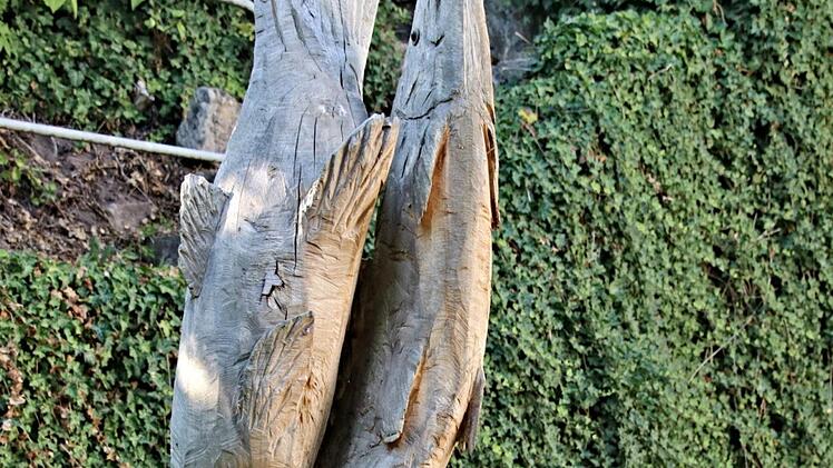 Erstes Kunstwerk mit Frosch und Fischen von Eberhard Ponader aus dem Jahr 2015 in der Friedrich-Rückert-Anlage in EbernHelmut Will