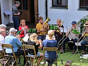 Der Posaunenchor Ebern wirkte beim Volksliedersingen am Sonntagnachmittag mit. Helmut Will/Bernd Grosser