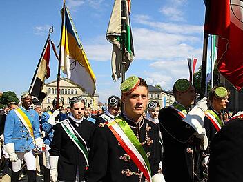 Vertrautes Bild: So wird es am Montag am Coburger Schlossplatz bei der Ehrenburg aussehen....